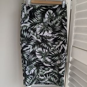 🌺 F21 Monstera (Tropical Leaves) Pencil skirt
